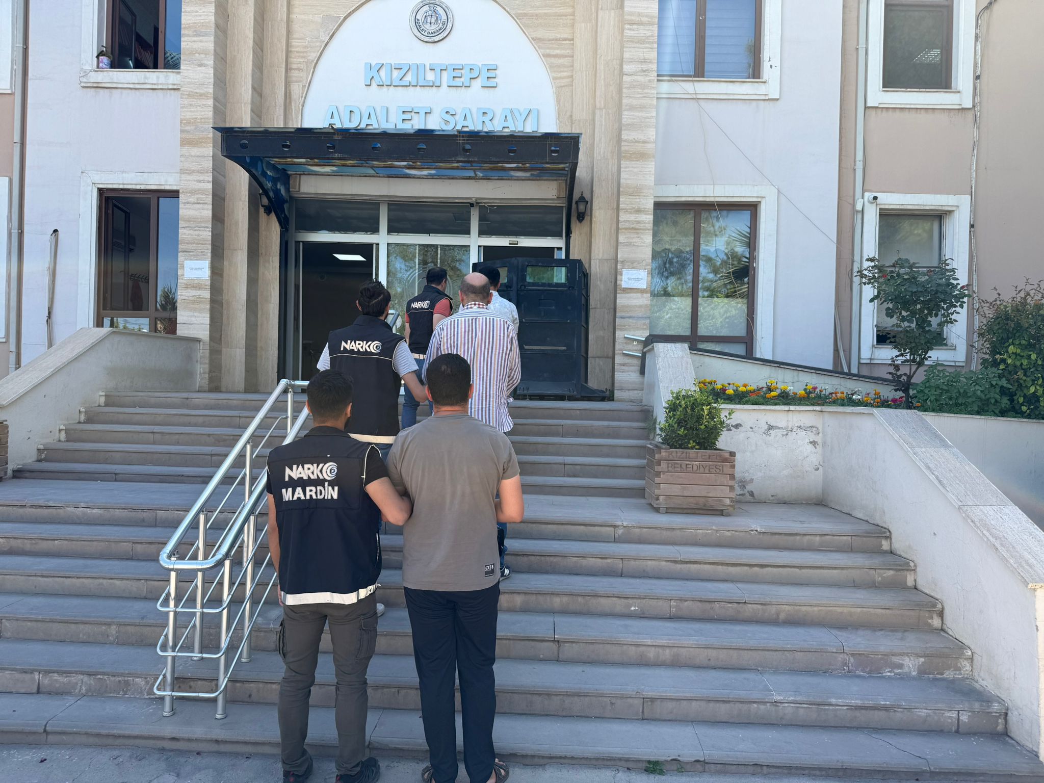 Mardin Polisi Zehir Tacirlerine Geçit Vermiyor: 1 Haftada 6 Torbacı Yakalandı, 4’ü Tutuklandı