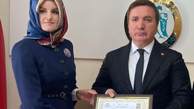 Erzincan Valisi Hamza Aydoğdu, Öğrencisi İçin Yardım Talebinde Bulunan Öğretmeni Ödüllendirdi