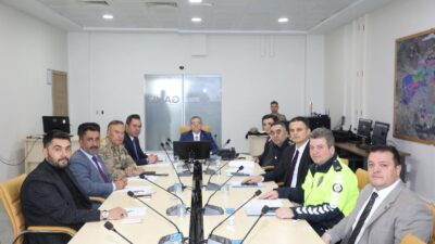 Kars’ta Karayolları Trafik Levhalarının Sadeleştirilmesi İçin Toplantı Düzenlendi