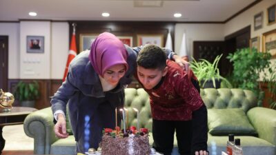 Bakan Göktaş, Şehit Yüzbaşı Alper Kocaman’ın Oğlunun Doğum Gününü Kutladı