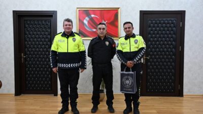 Kars İl Emniyet Müdürü Murat Abdullah Tombul, Başarılı Polis Memurunu ödüllendirdi